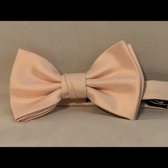 APT. 9 Mens Boulevard Solid Pink Bow Tie Pre-tied - Picture 2 of 7